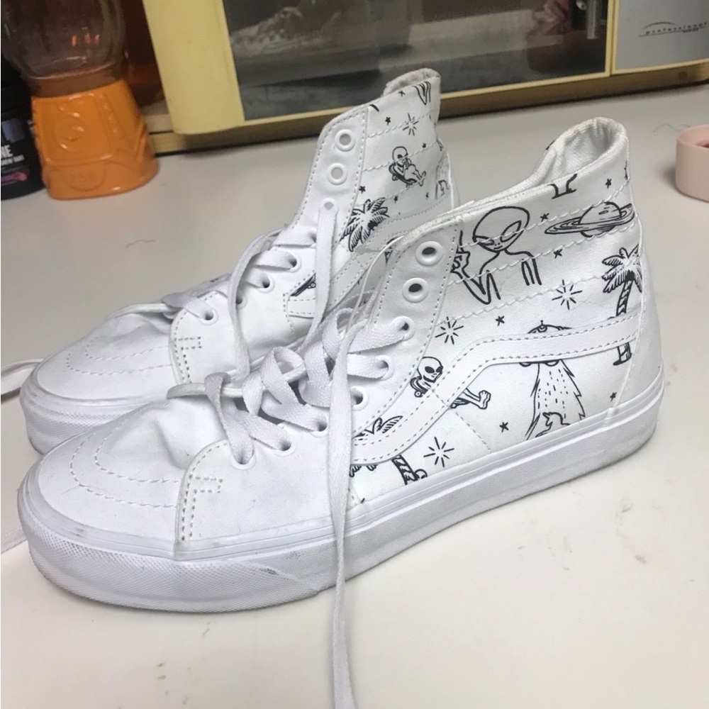 Doodle me vans unicorn/ aliens